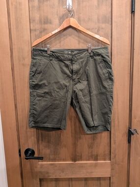 Mountain Hardwear Olive Green Cargo Shorts